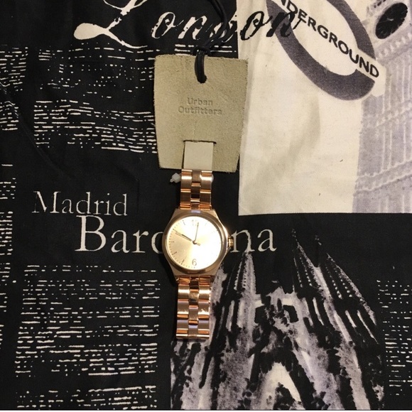 NWT UO❕Rose Gold Metal Link Watch - Picture 3 of 4
